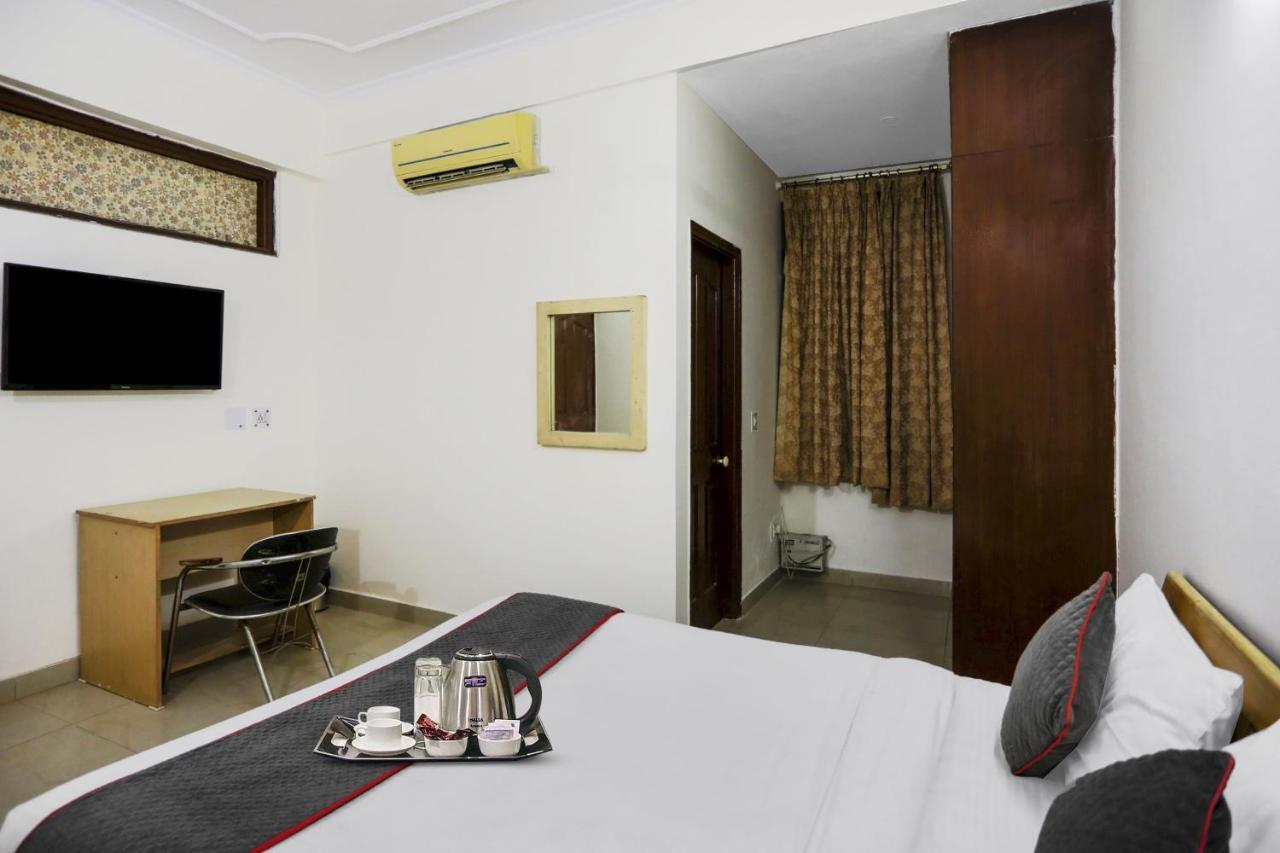 Fabexpress Ap International Hotel Noida Exterior foto
