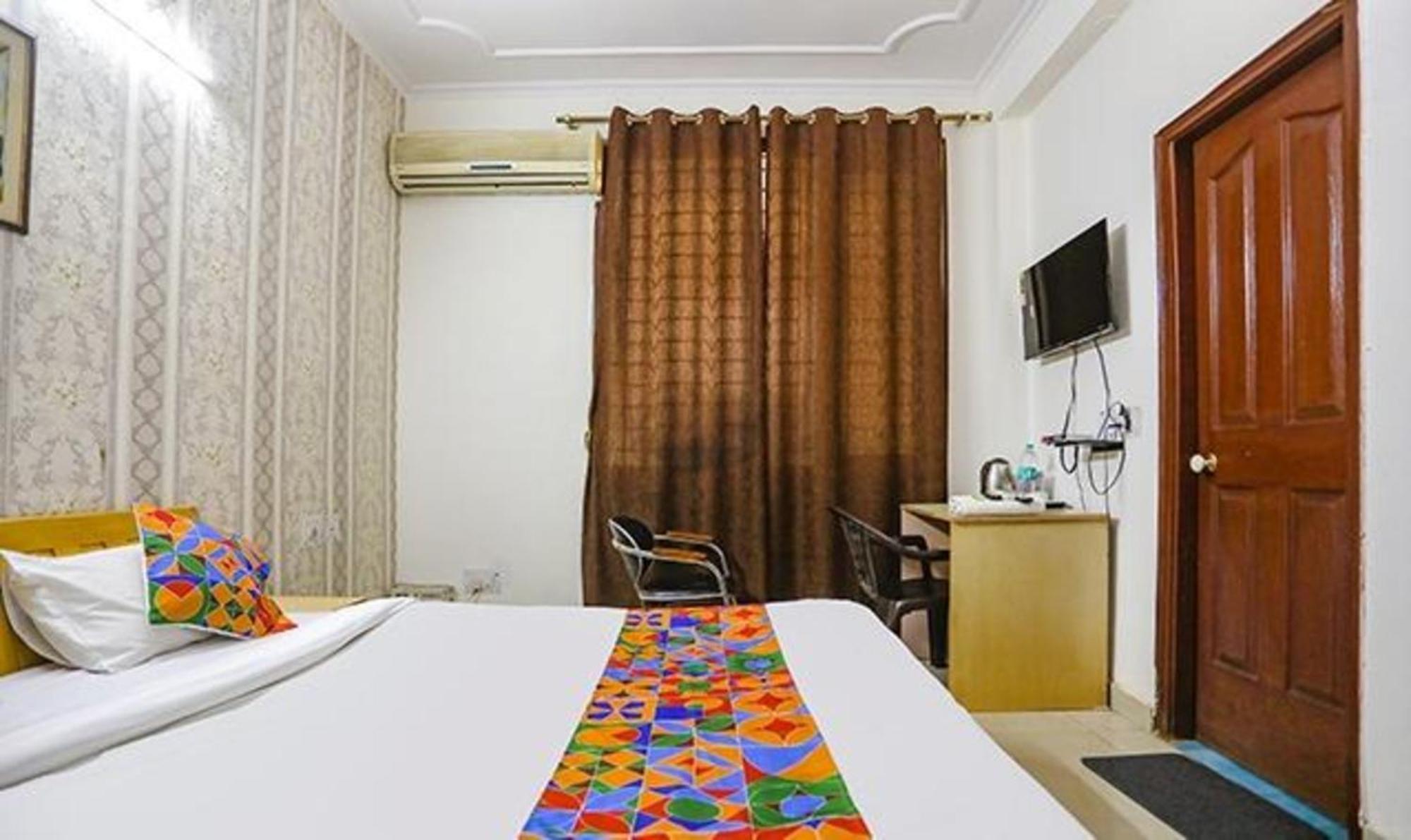 Fabexpress Ap International Hotel Noida Exterior foto